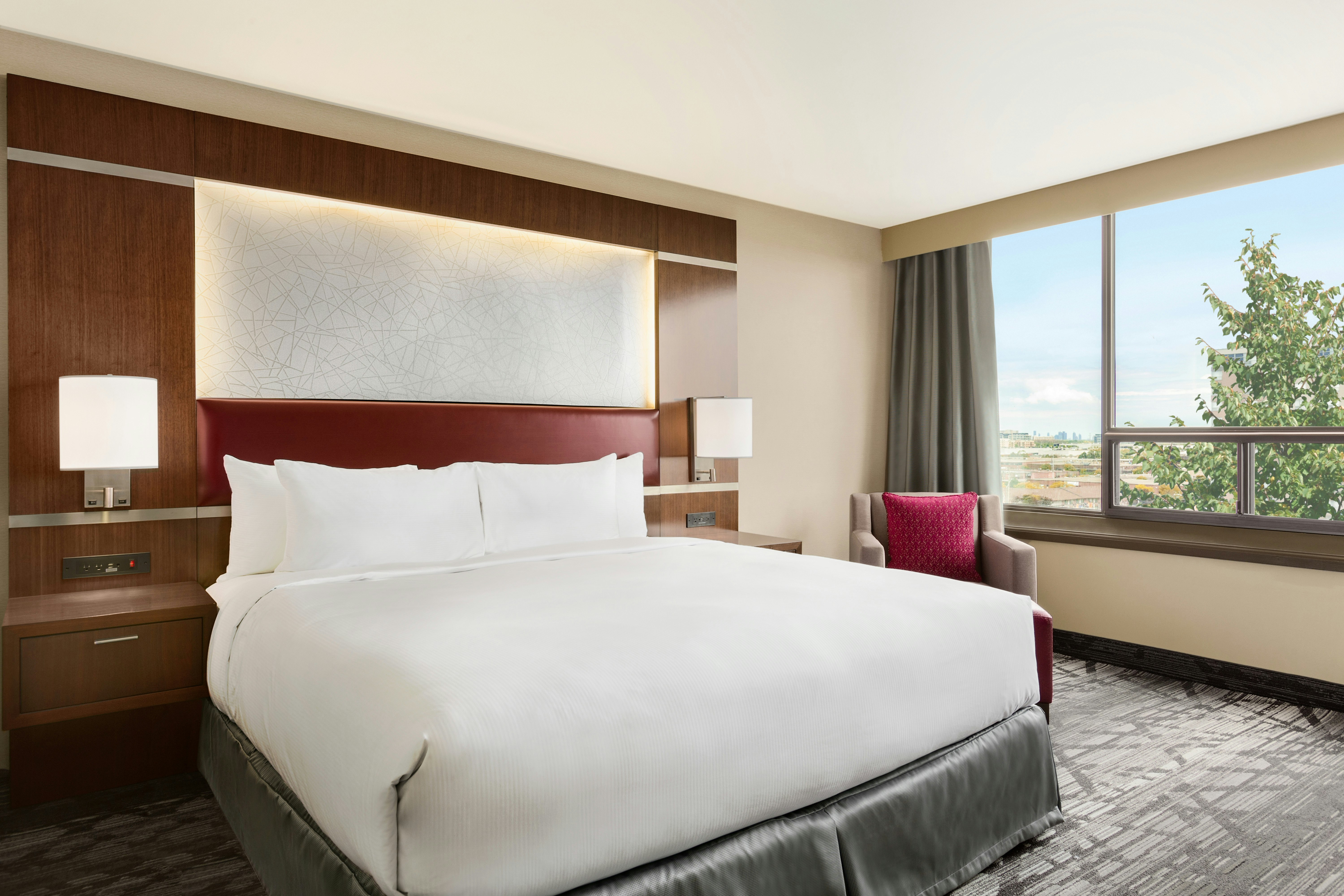 STUDIO, SUITE, KING BED
