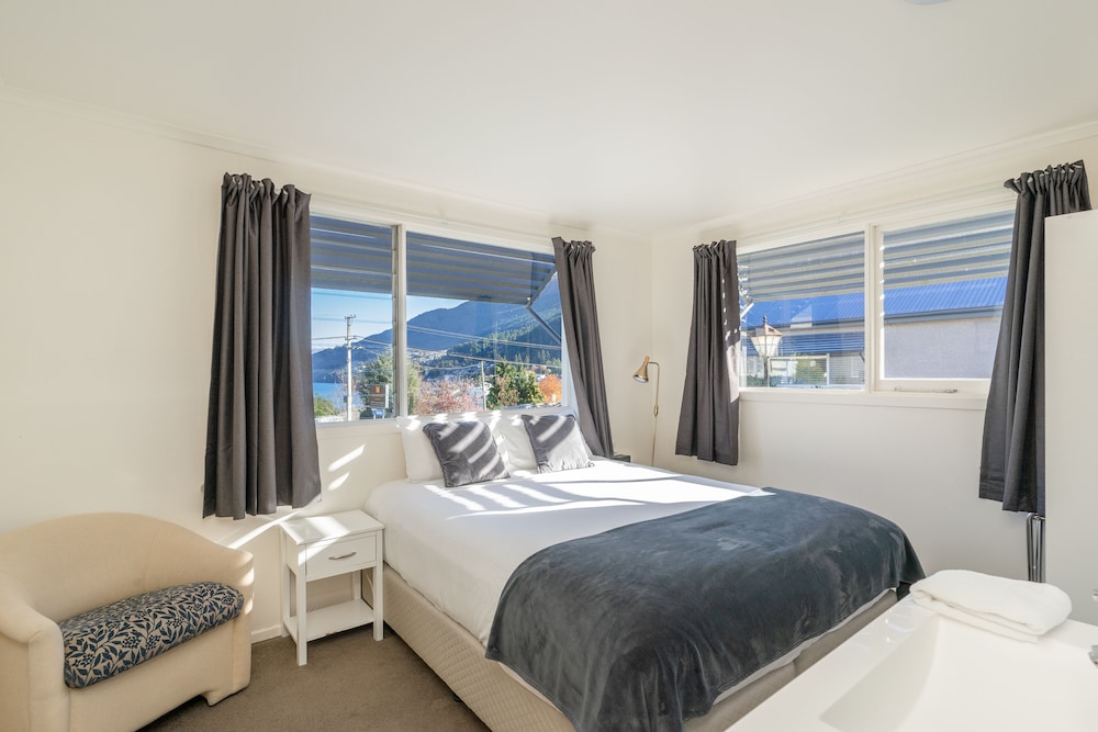 Melbourne Lodge 28/66