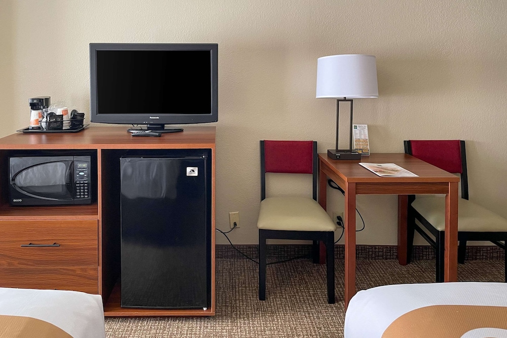 Quality Inn Placentia Anaheim Fullerton 49/50