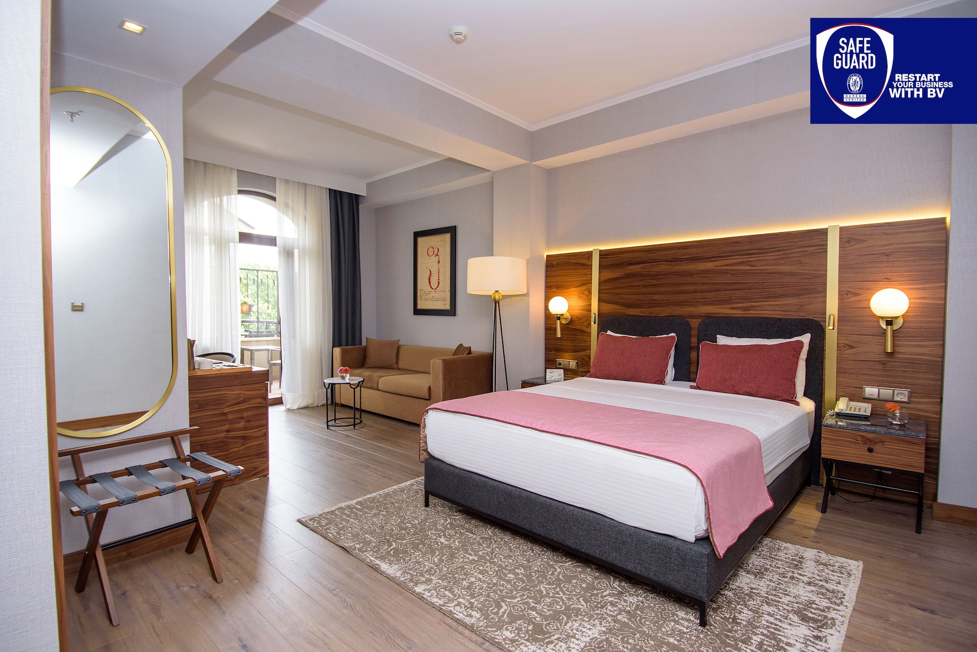 SUPERIOR, DOUBLE BED, CITY VIEW
