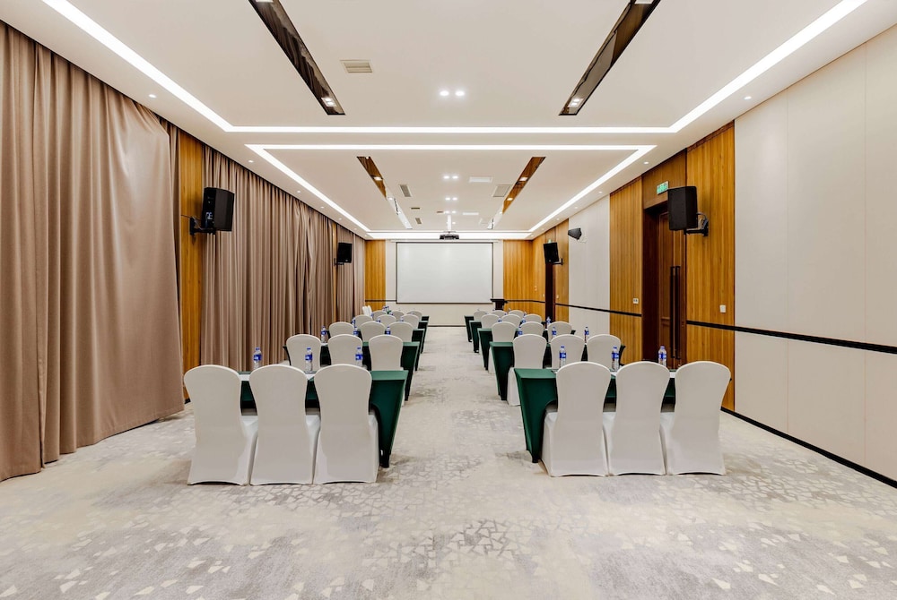 Howard Johnson Lakeview Hotel Huaibei 37/48