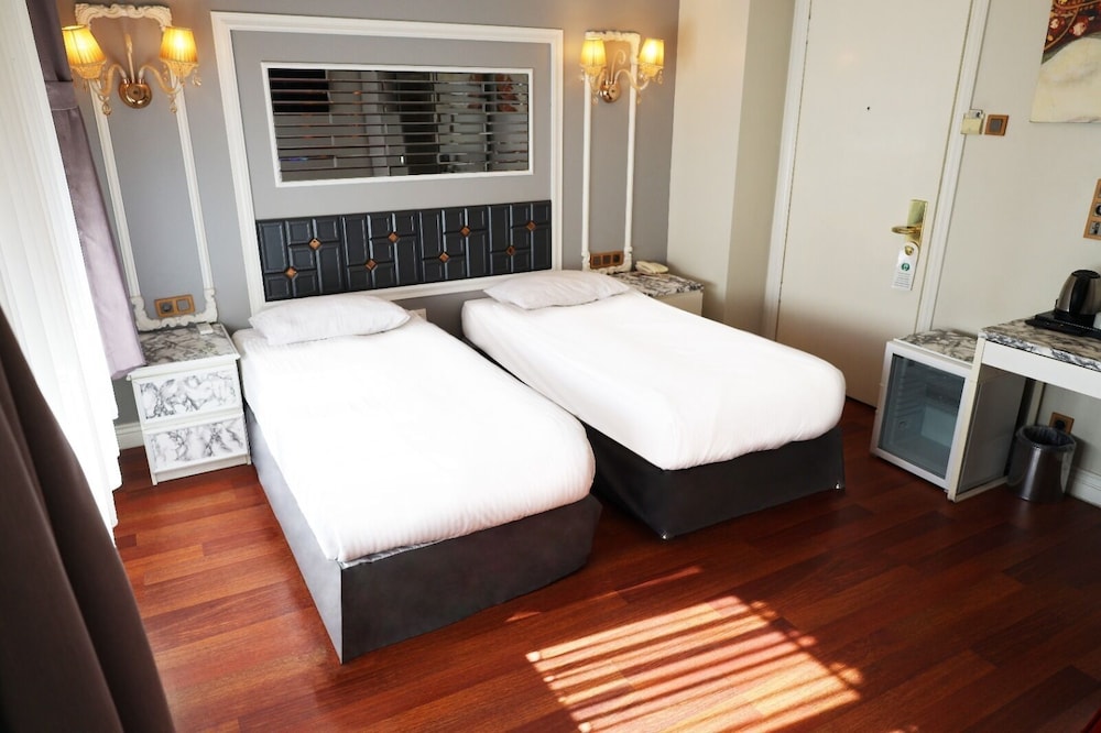 DELUXE, TWIN BEDS