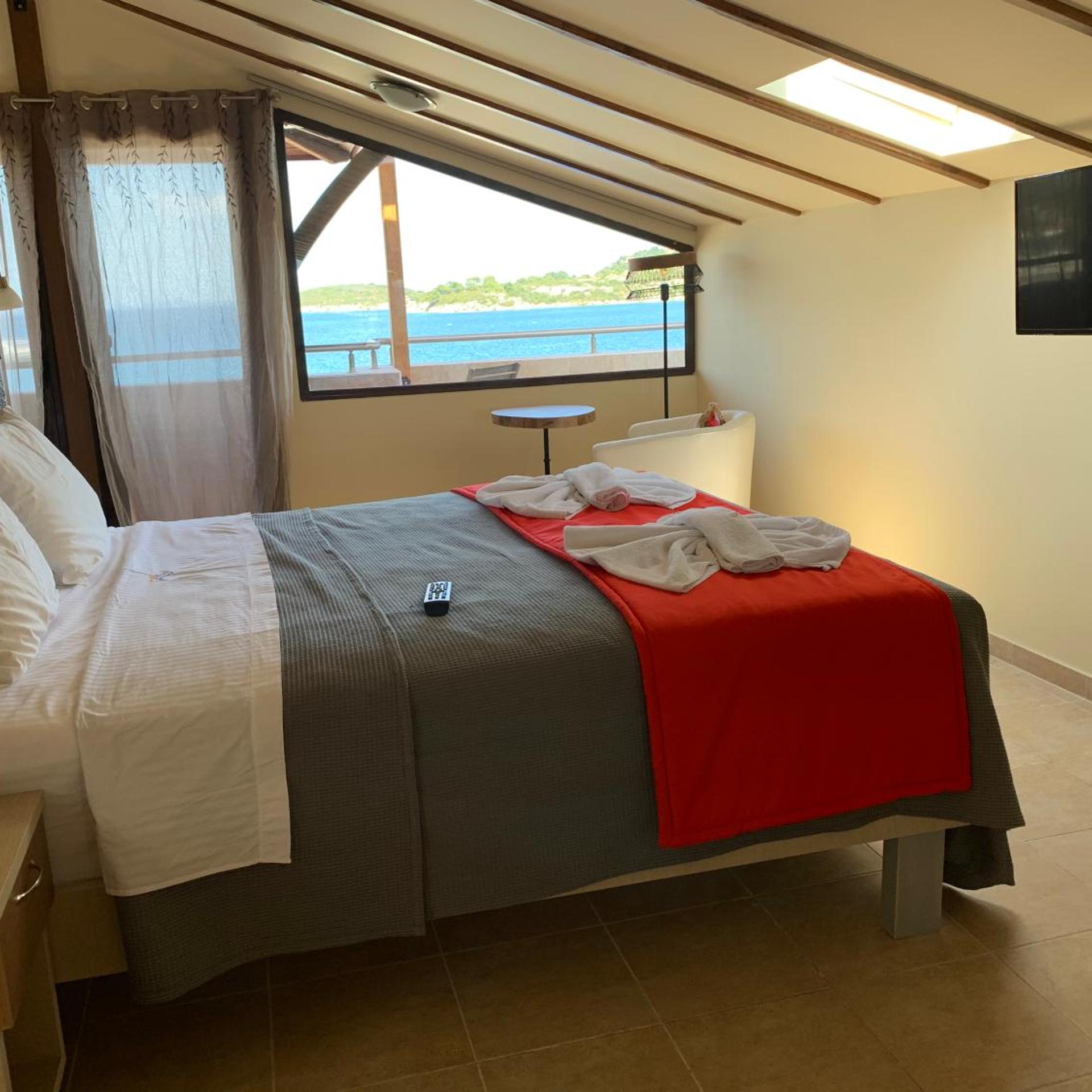 Avra Hotel 13/58