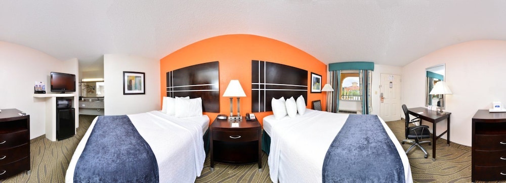 Howard Johnson by Wyndham Houston Heights/Downtown 12/23