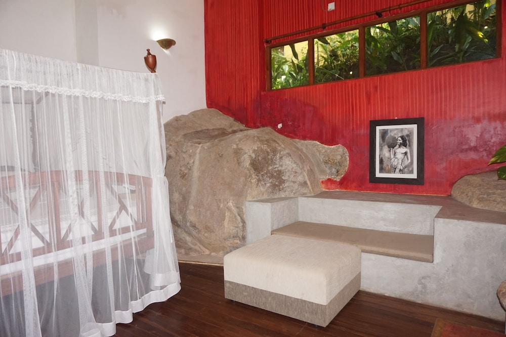 Thambapanni Retreat 36/72