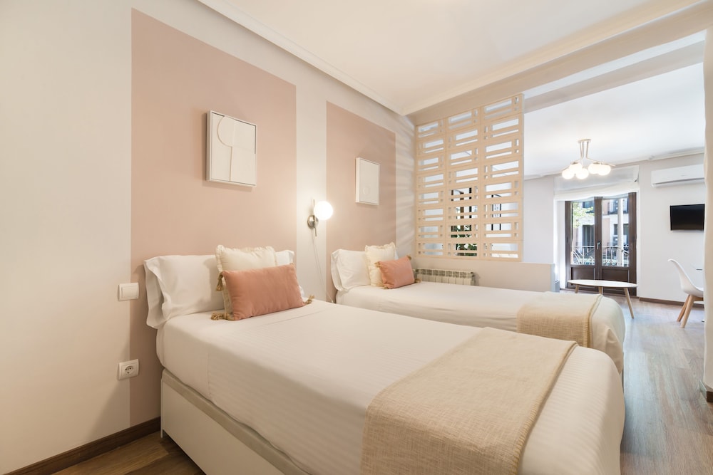 Studio, Twin Beds, Sofa, Balcony
