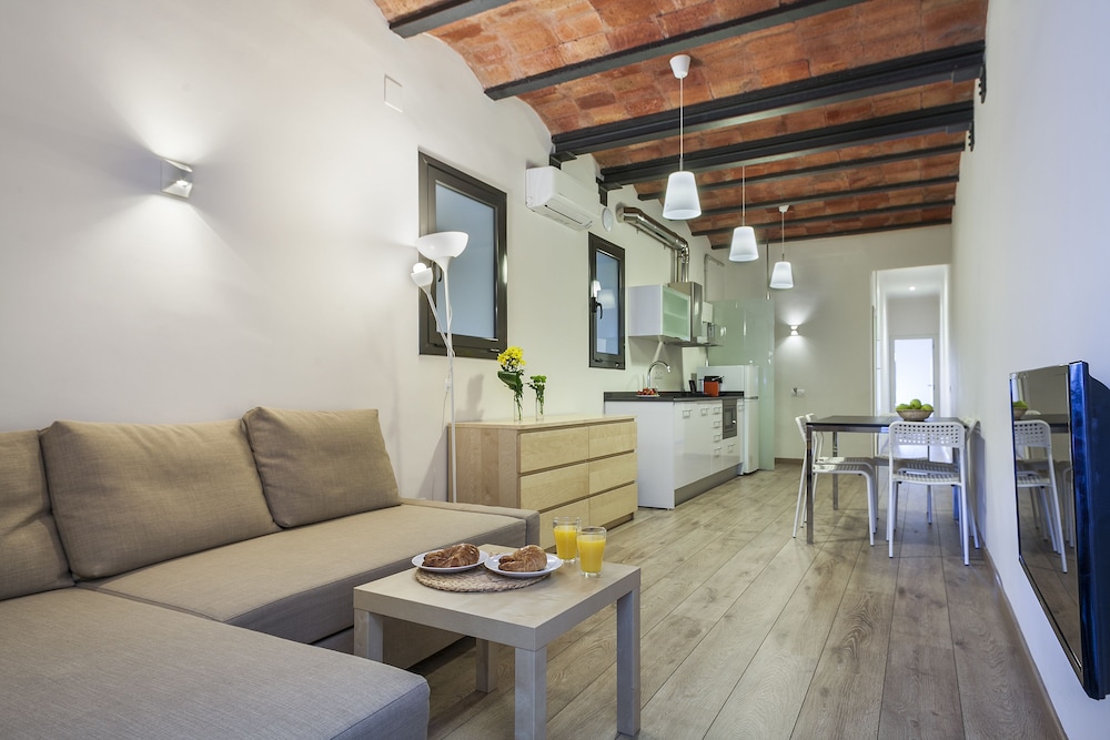 Fira Centric Apartments 44/72