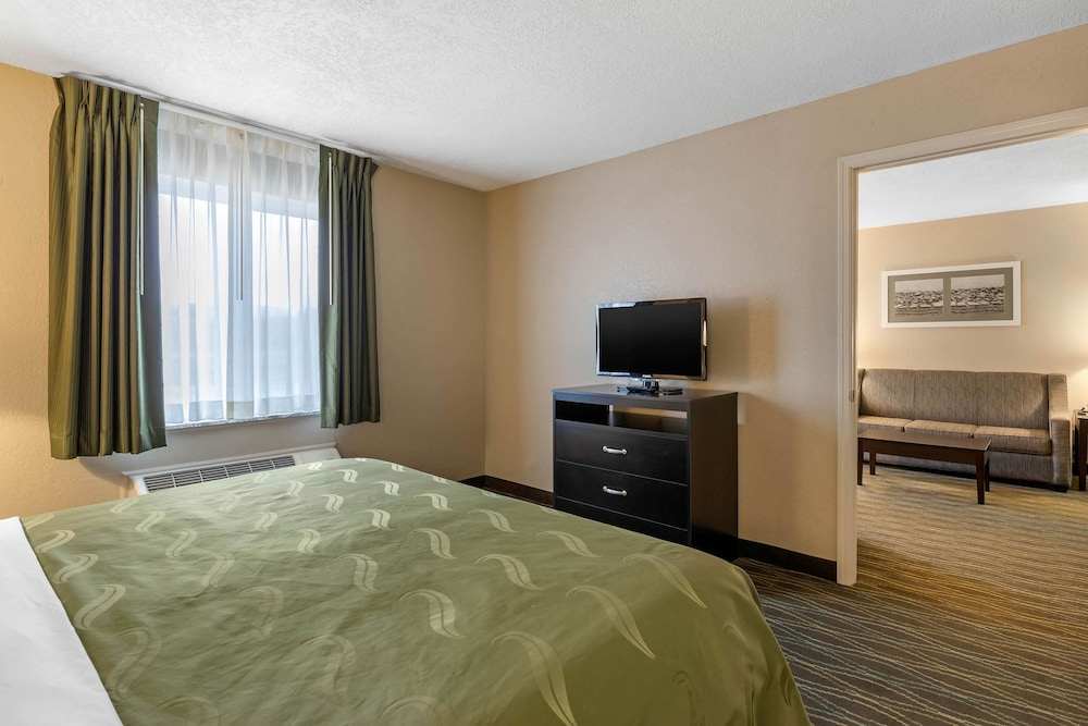 Quality Inn & Suites Des Moines - Merle Hay Road 14/39