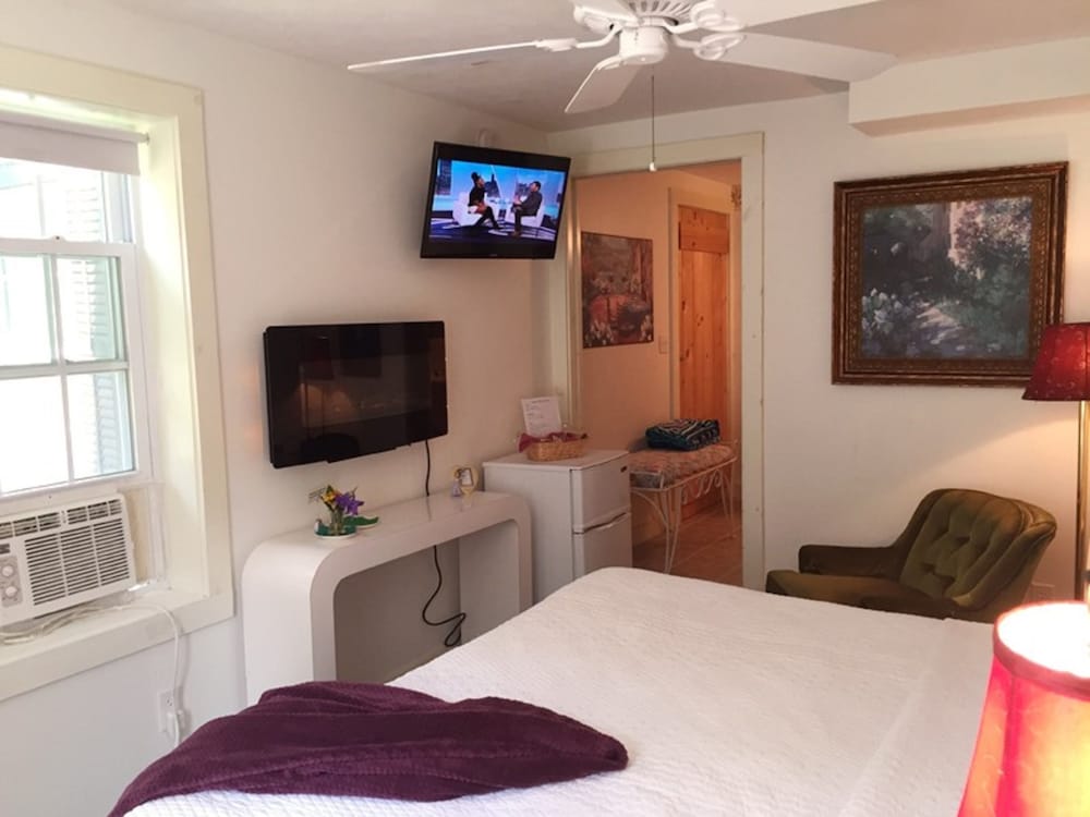18 Vine Inn &amp; Carriage House 4/50