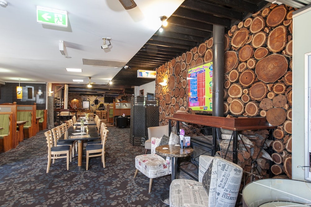 THE SHAMROCK HOTEL 27/38