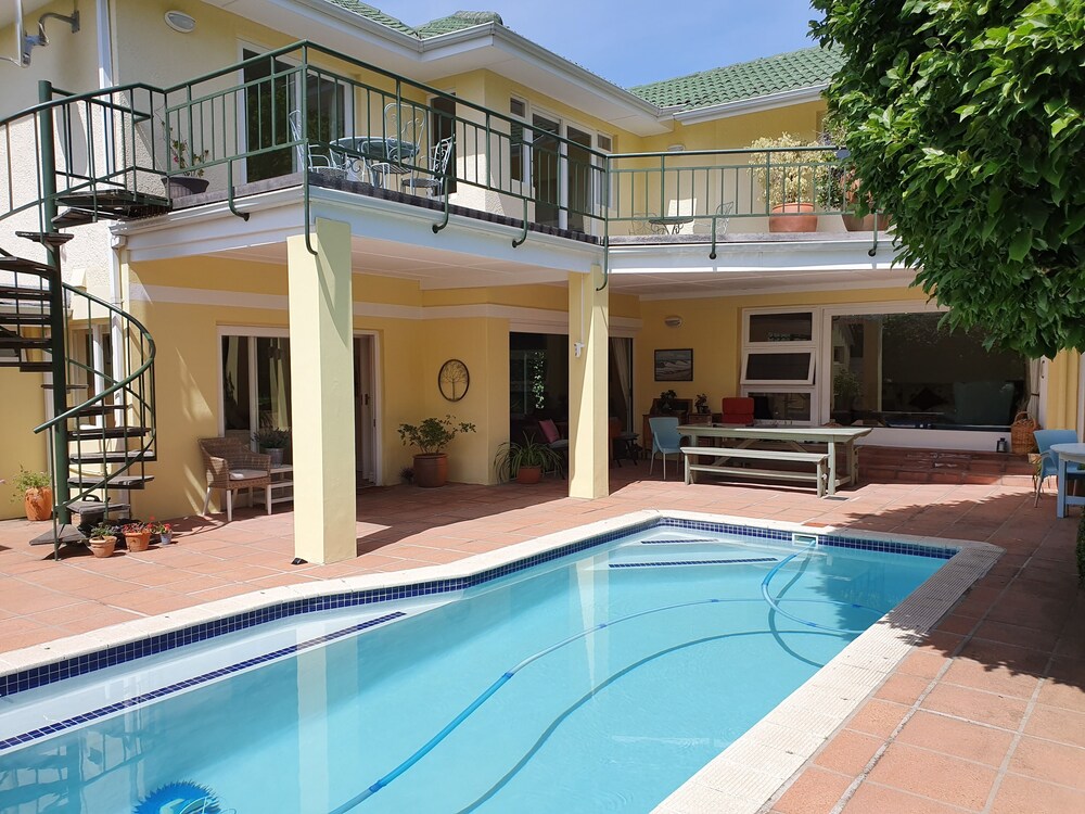 On Pinewood Guest House 22/47