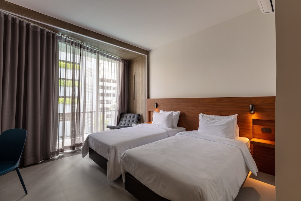 ROOM, DOUBLE OR TWIN BED, POOL VIEW