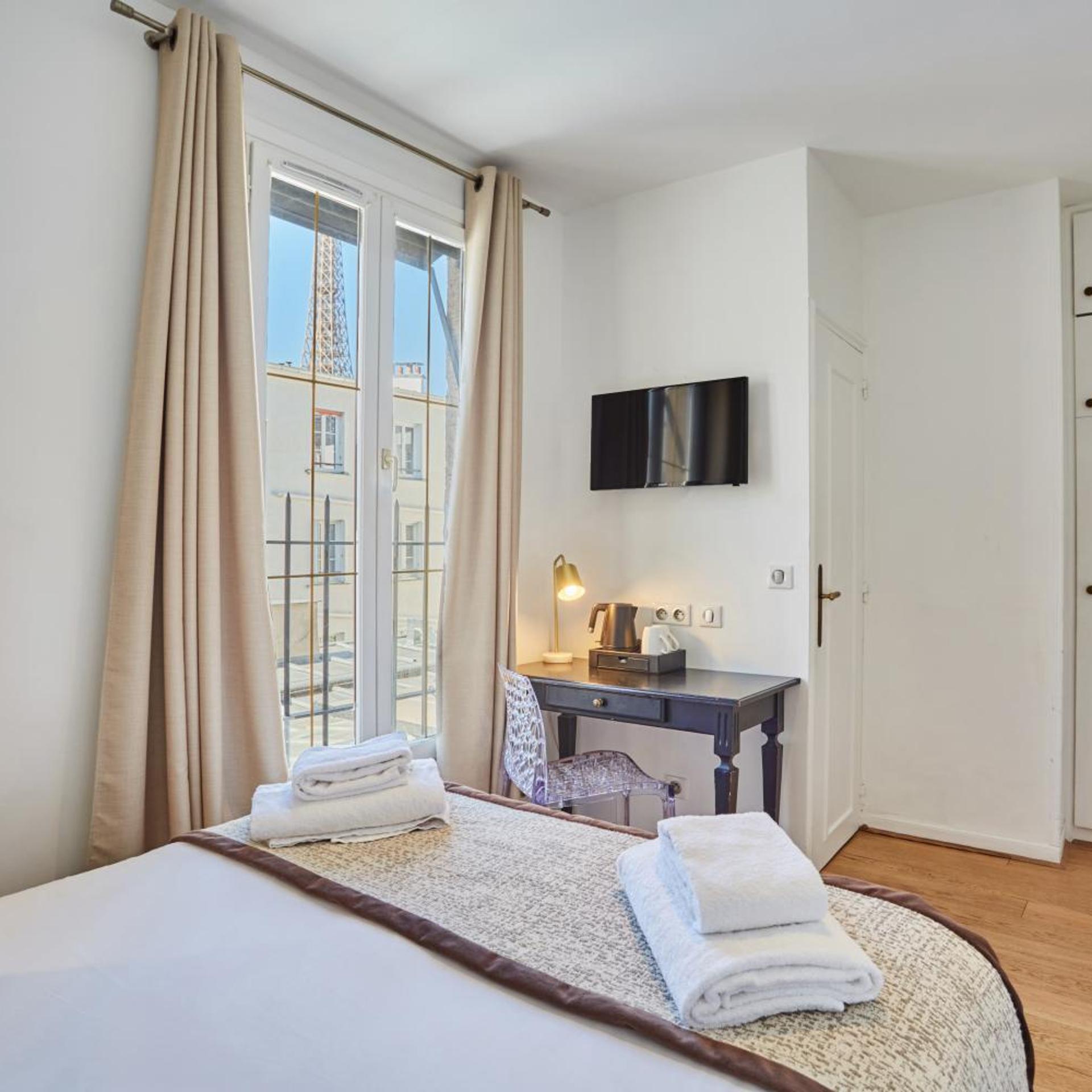 Room, Double Bed, Eiffel View