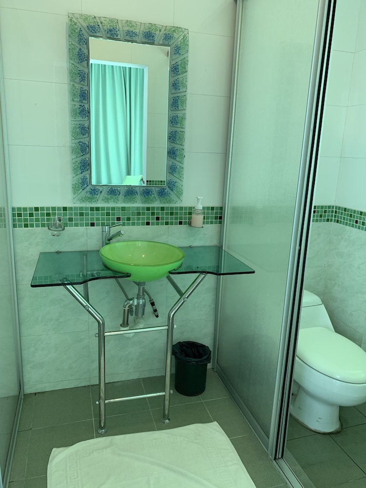 2 Bedrooms, Apartment, 1 King and 1 Single Beds