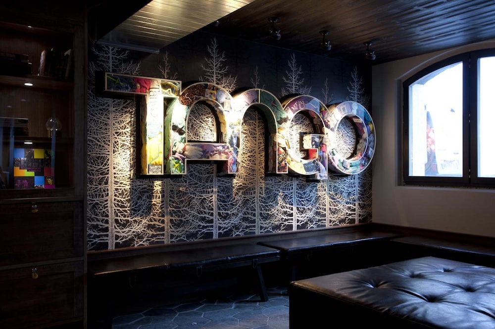 Langley Hotel Tango 22/38