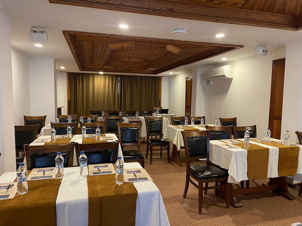 Grand Hotel Azmakhan Spa & Wellness 40/50