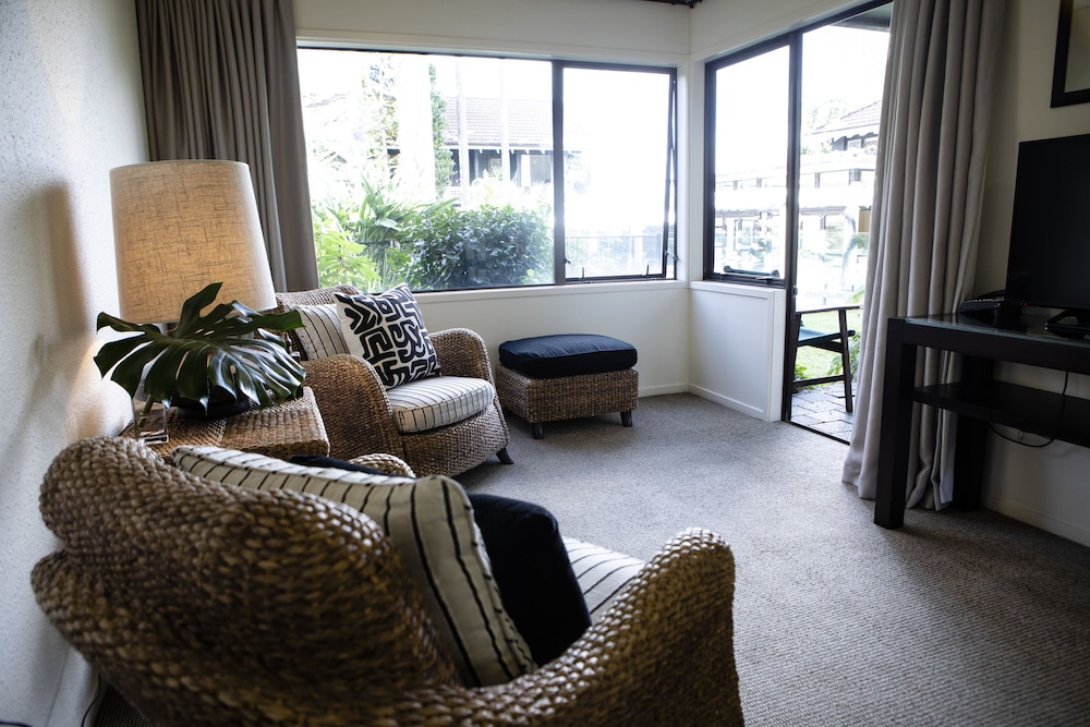 EMERALD INN ON TAKAPUNA BEACH 25/34