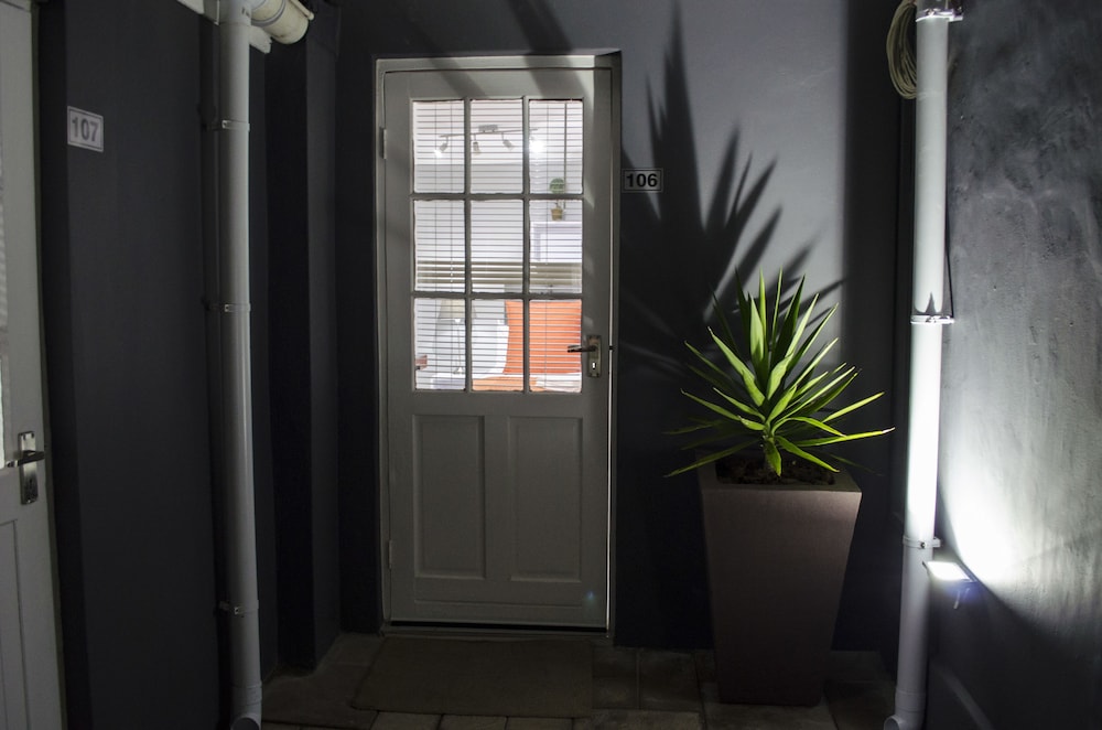 Cape Town Micro Apartments 1/17