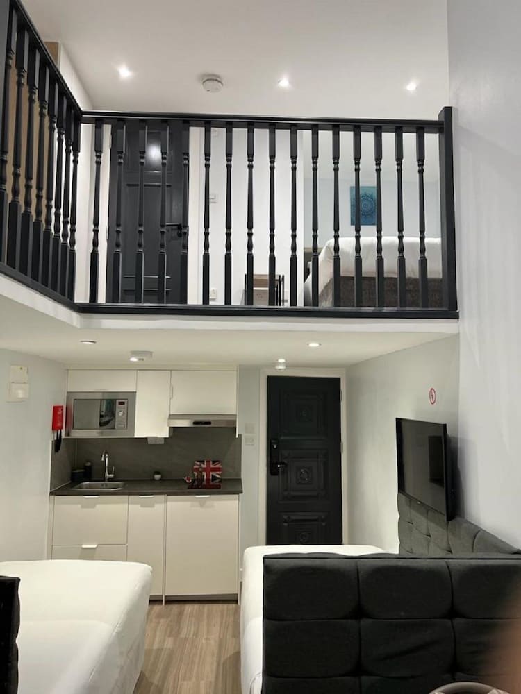 HYDE PARK SUITES 36/55