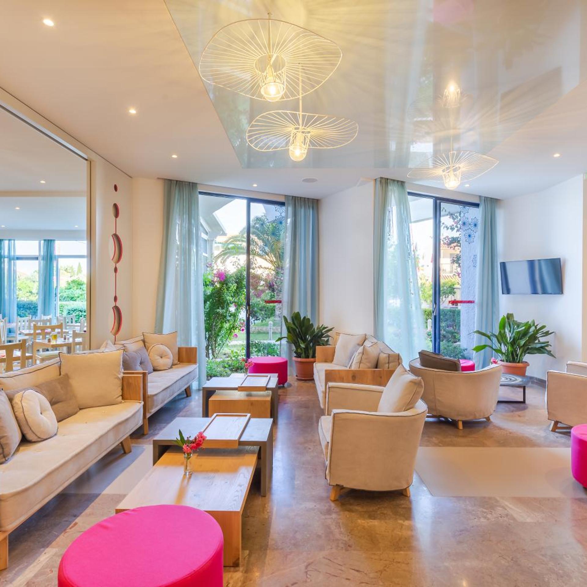 Albatros Hotel 30/54