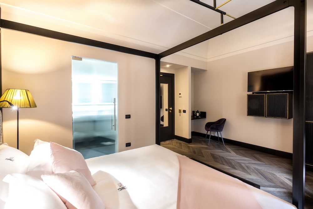 THE H'ALL TAILOR SUITE ROMA 22/65