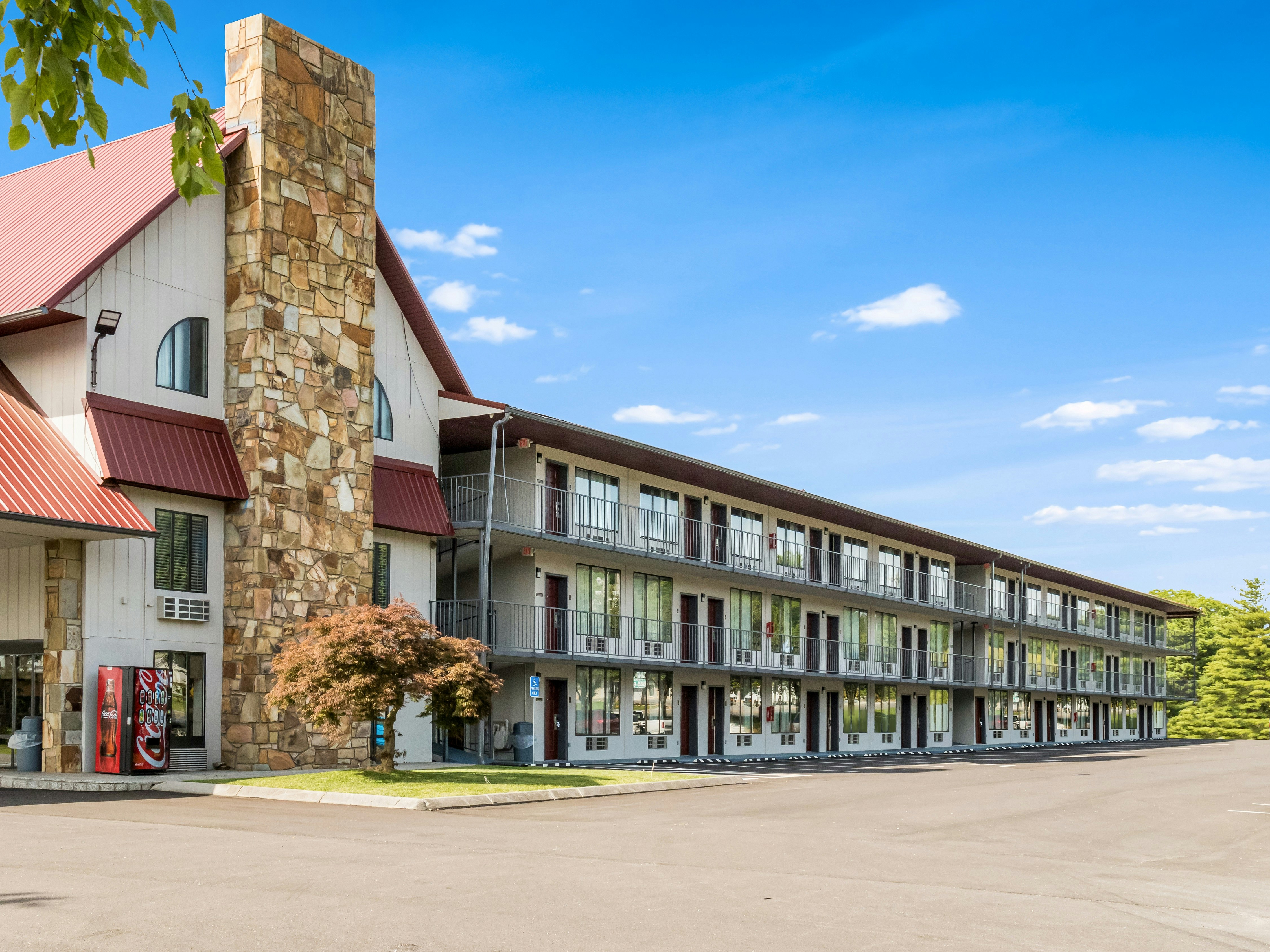 Red Roof Inn Dandridge 6/16