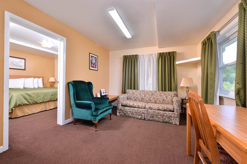 Americas Best Value Inn Jonesville/Hillsdale 29/37