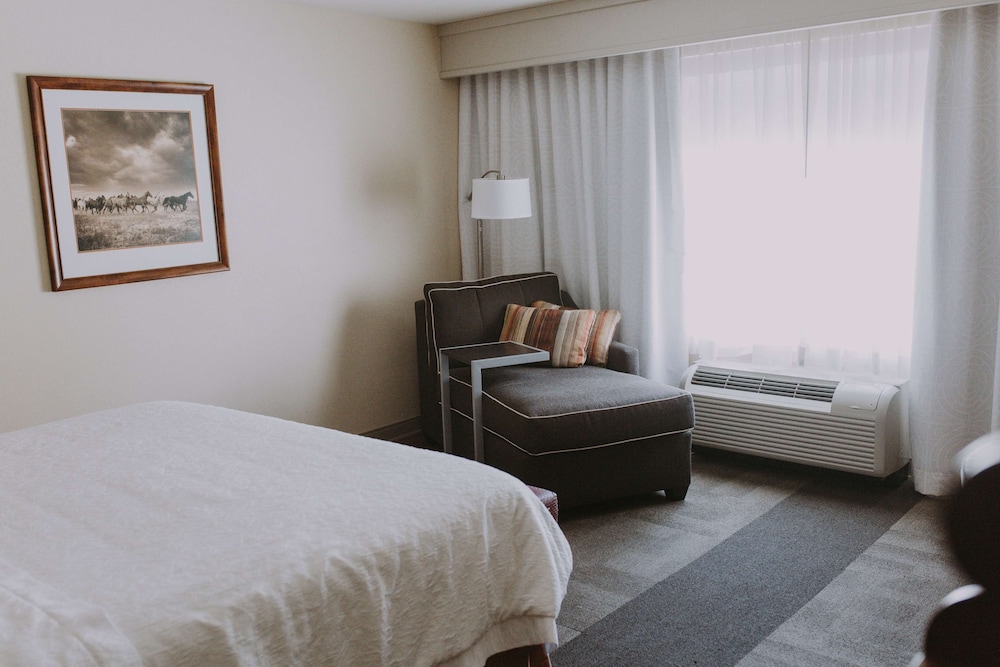 Hampton Inn & Suites Green River 11/34