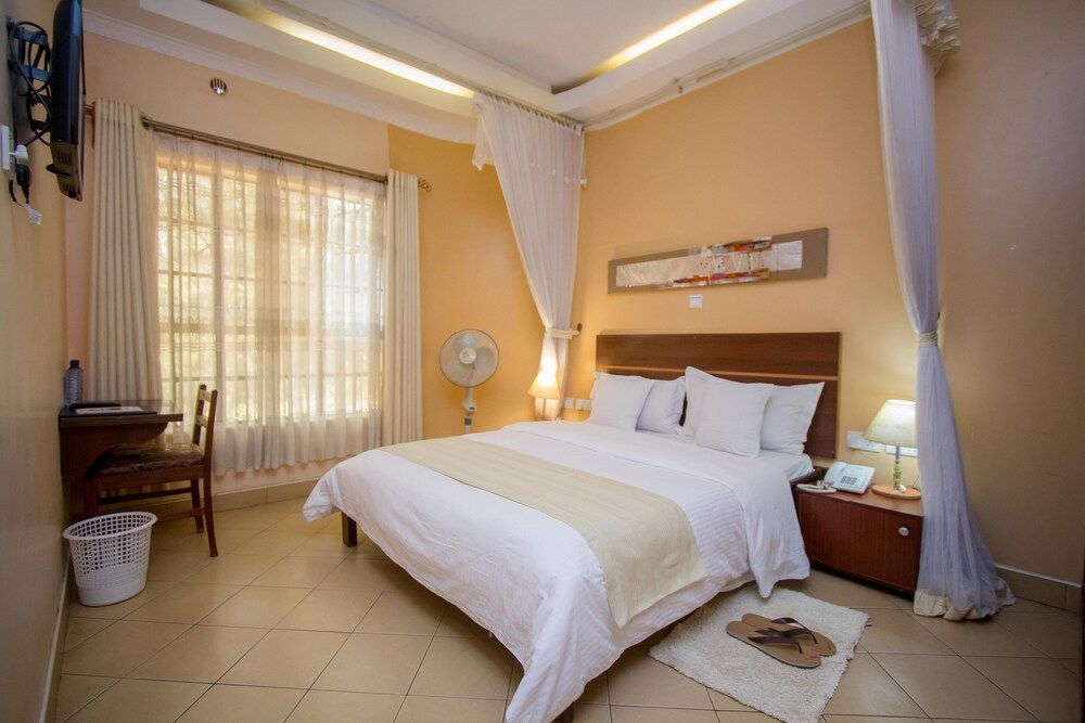 Capital Heights Hotel 16/65