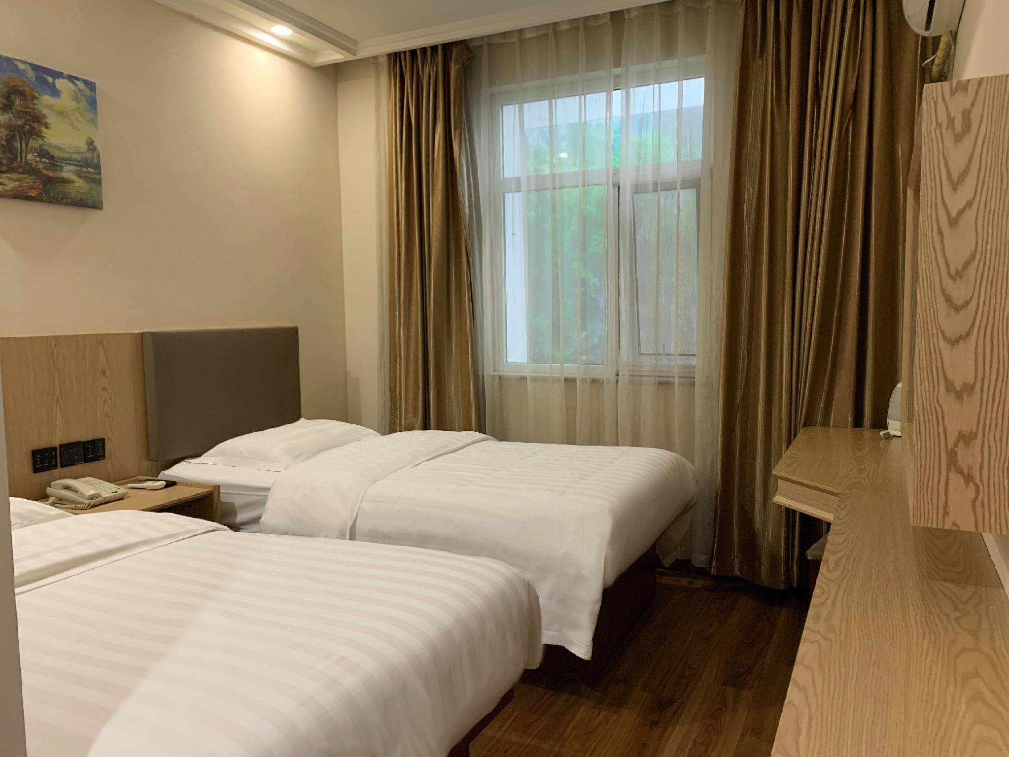 ROOM, TWIN BEDS, PATIO