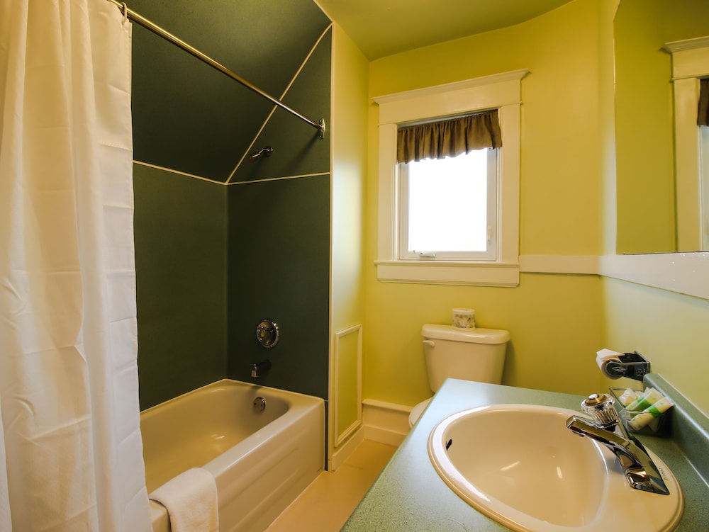 استوديو بسرير كوين، James Bay Inn Hotel Suites Cottage 4/4
