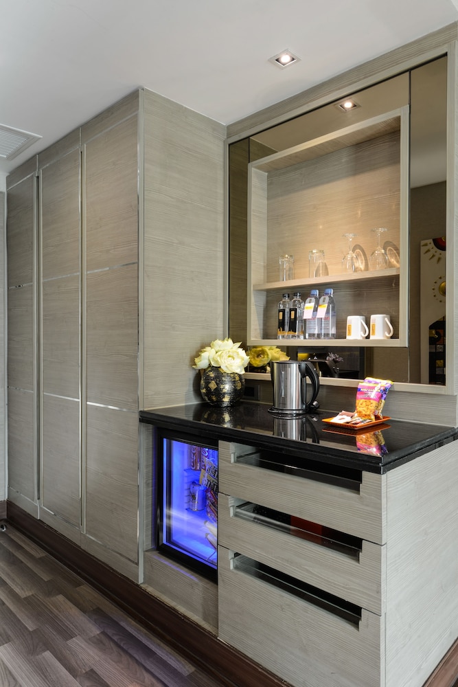 Ramada by Wyndham Bangkok Sukhumvit 11 64/83