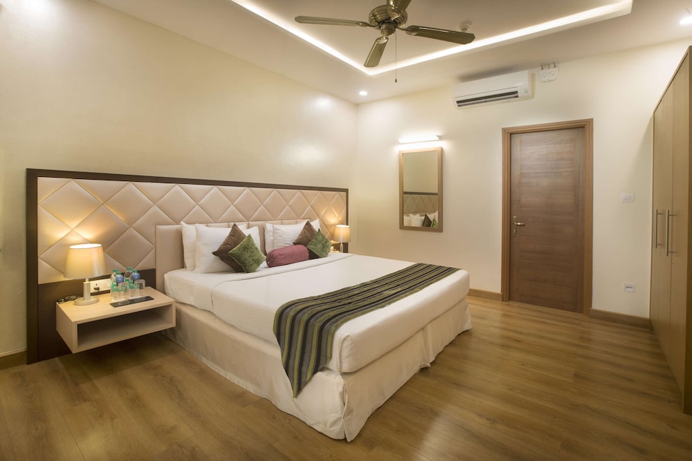 Clarks Exotica Convention Resort Spa 24/70