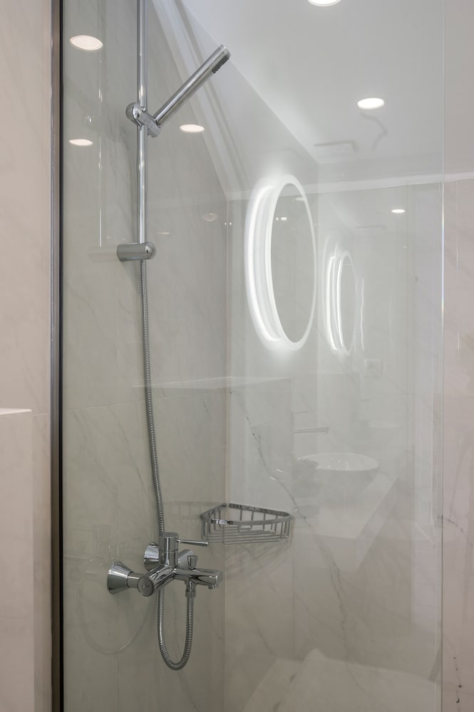 Kristall Suites 27/29