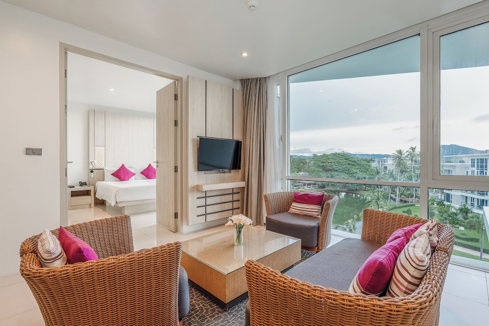 Splash Beach Resort Maikhao Phuket 35/50