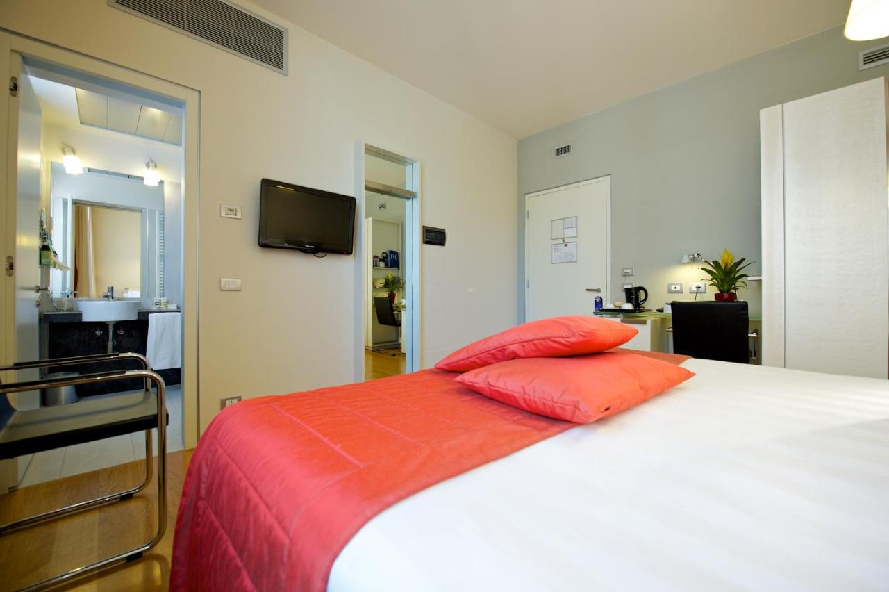 PLUS, APARTMENT, SINGLE BED, KITCHEN