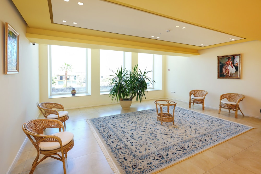 Grand White City Hotel 30/41