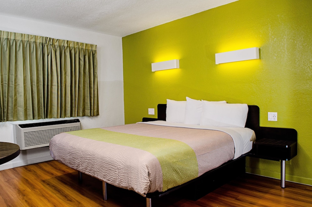 Motel6 Modesto, CA - Downtown 28/49