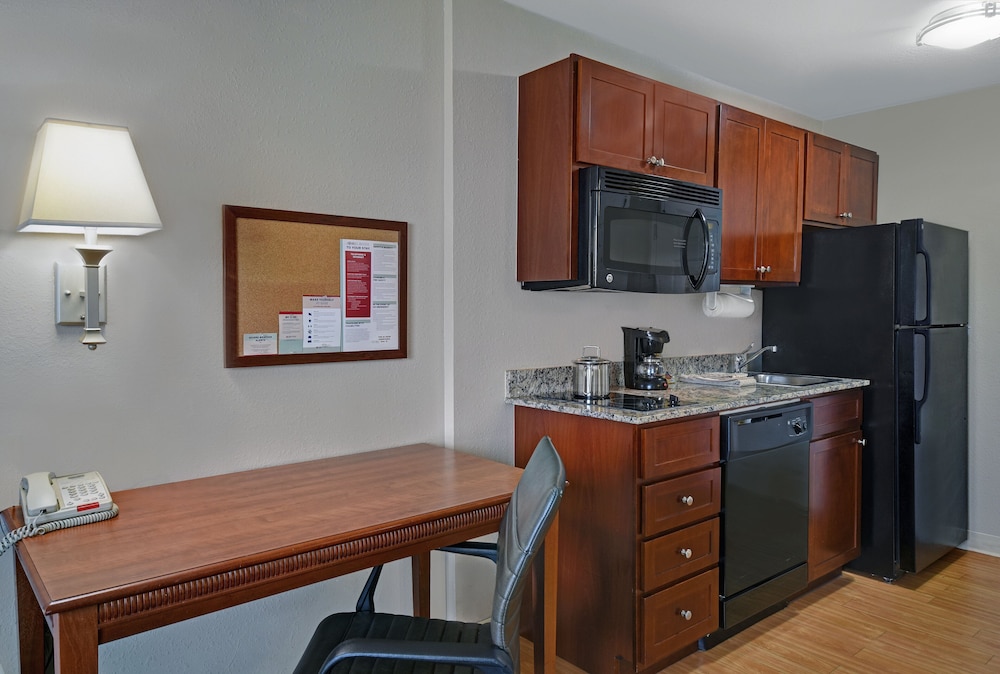 CANDLEWOOD SUITES COLUMBIA-FT. JACKSON 47/62