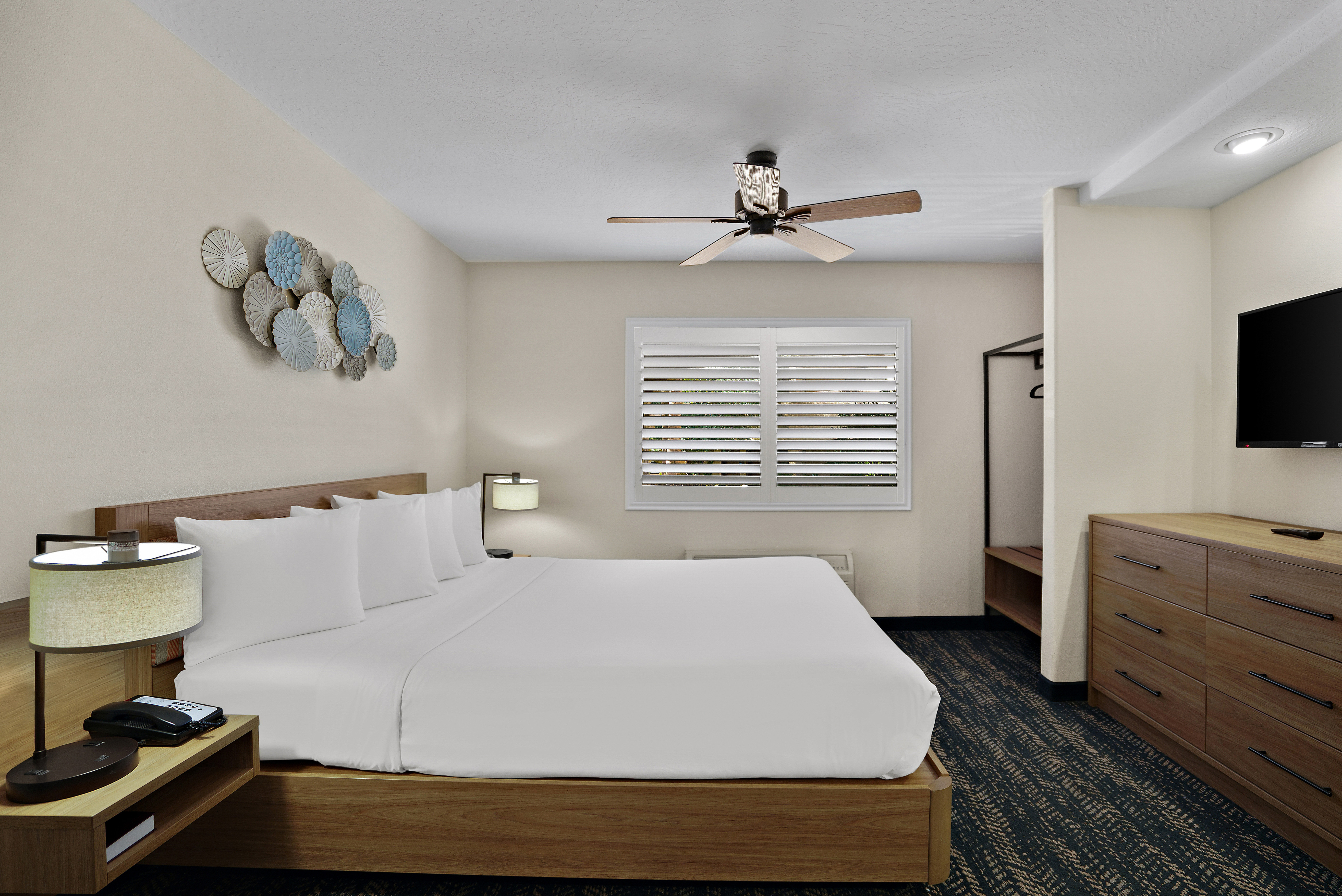 La Fuente Inn Suites 16/65