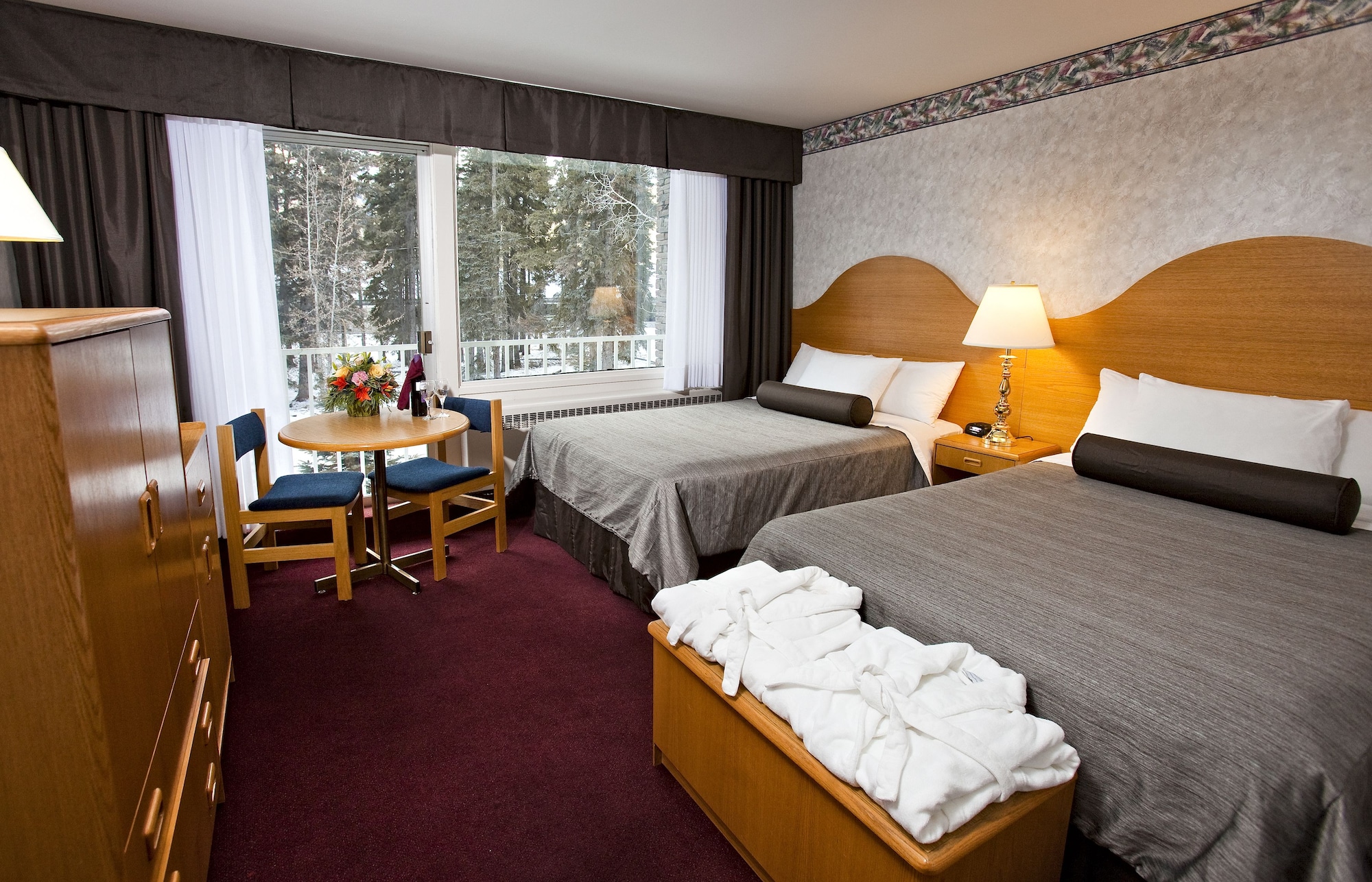 STANDARD, 2 DOUBLE BEDS