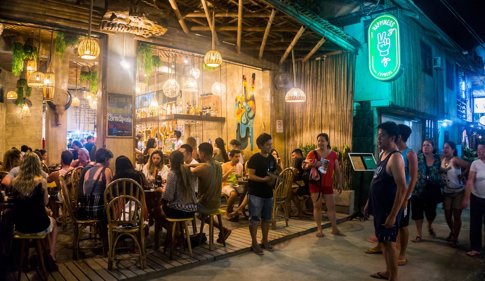 Happiness Hostel 40/50