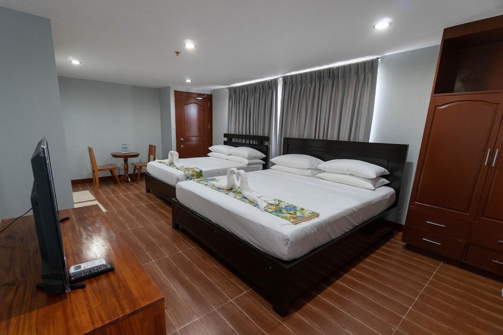 SUITE, KING BED