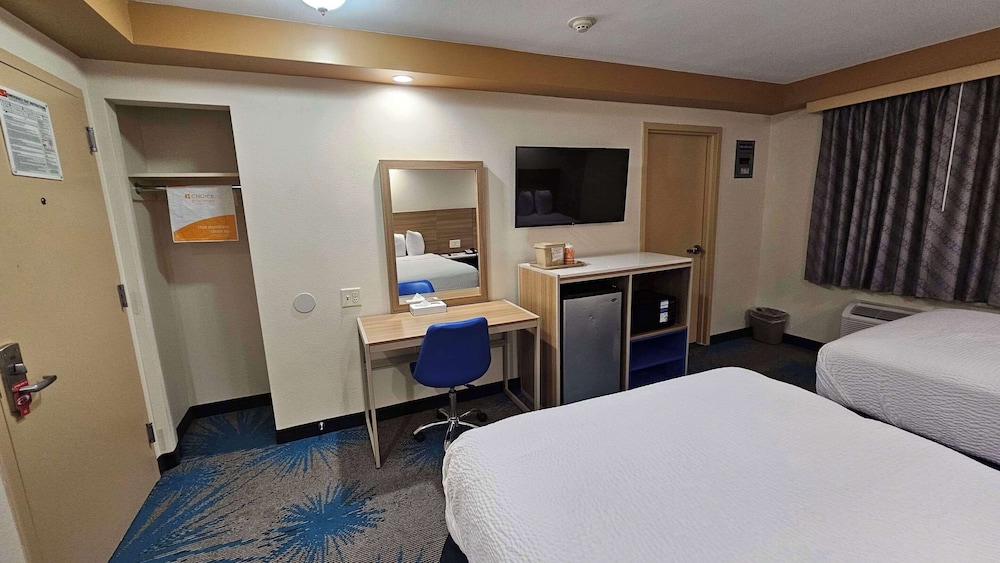 Standard, 2 Double Beds, Econo Lodge Woodbridge 9/10