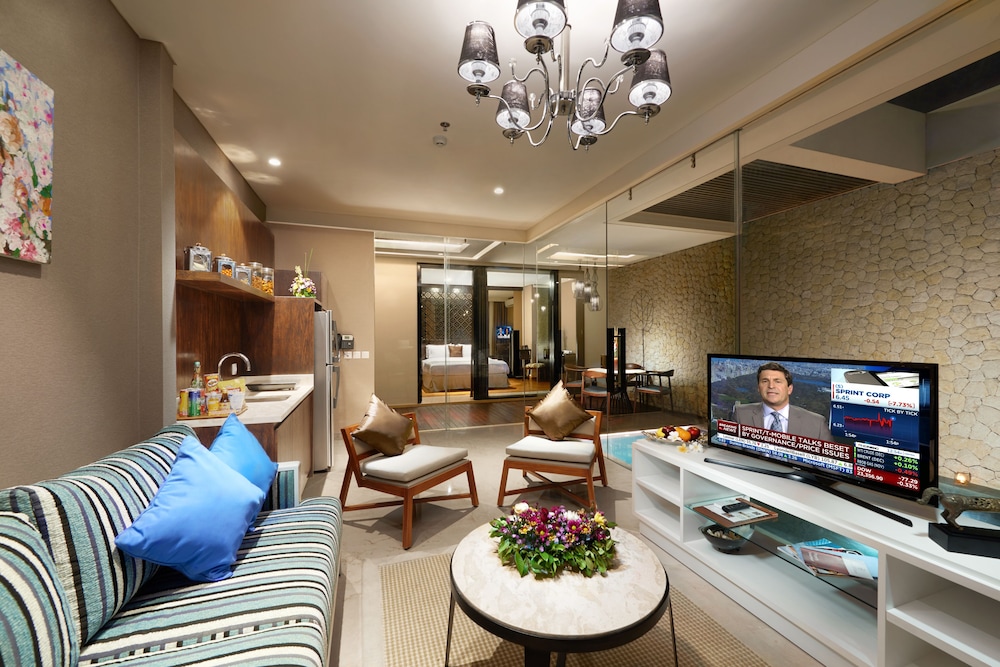 The Sterling Hotel & Villa's 40/57