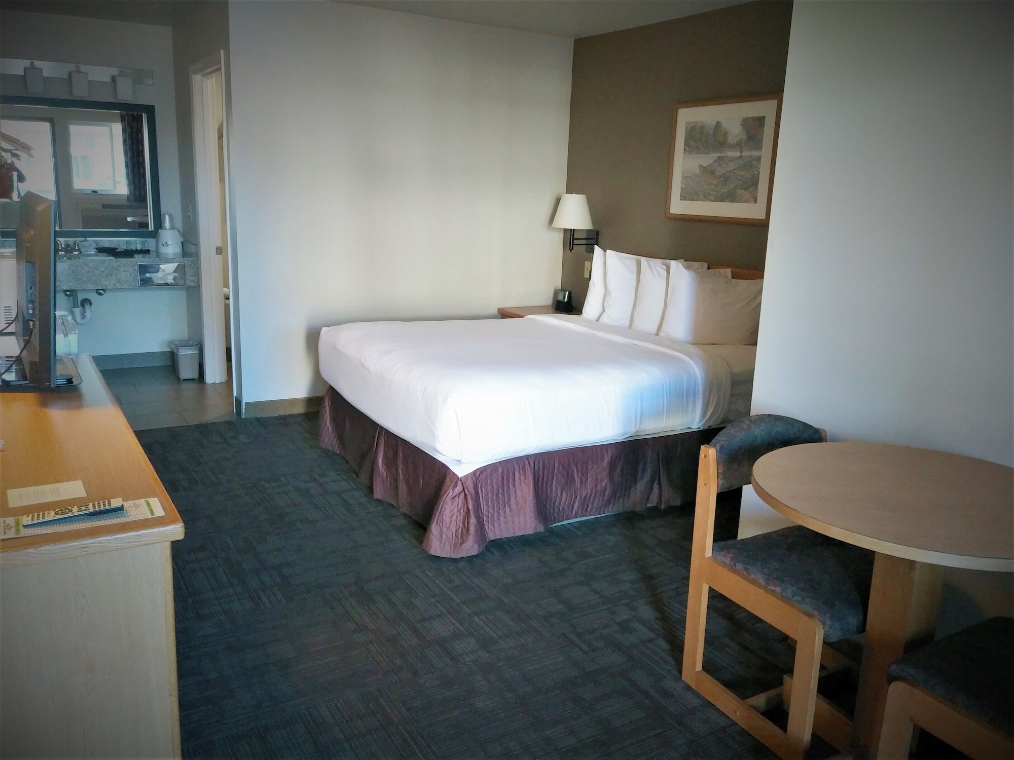 STANDARD, QUEEN BED