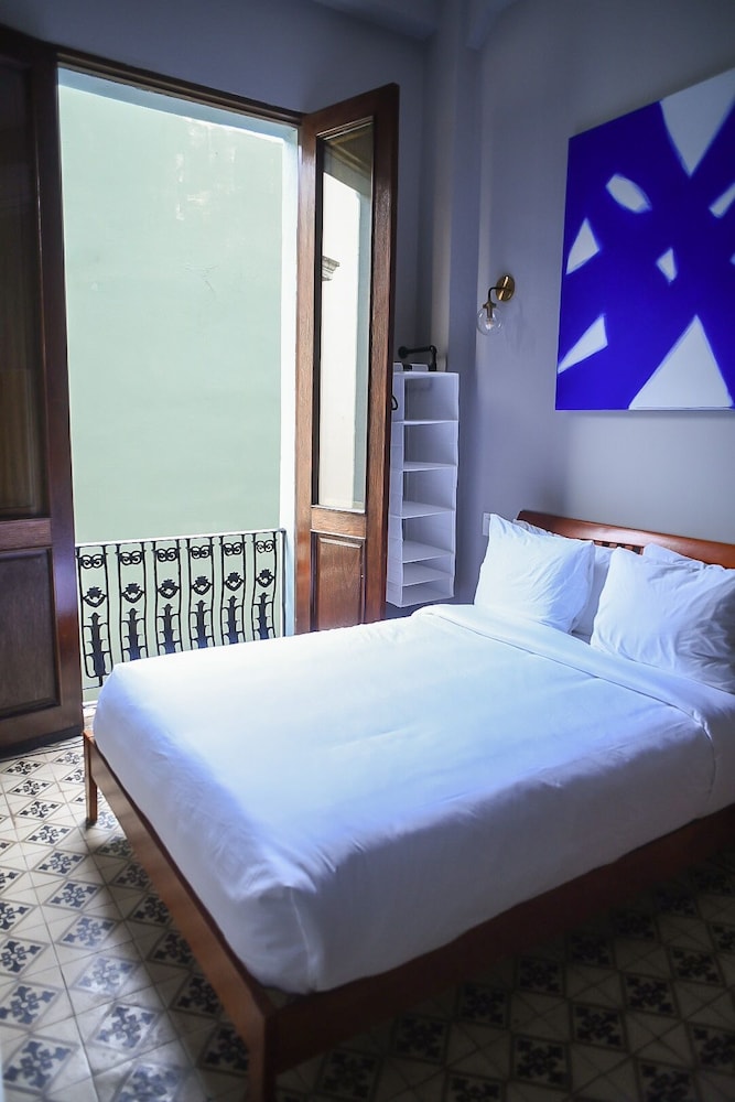 El Colonial - Adults Only 15/50