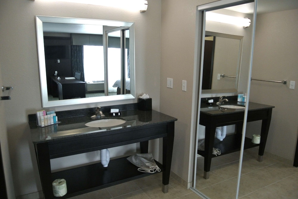 Hampton Inn Carrizo Springs 28/47