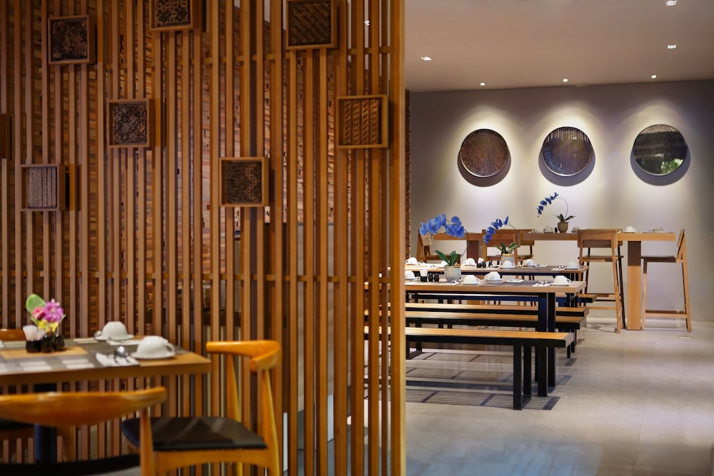 Batiqa Hotel Jababeka 12/60