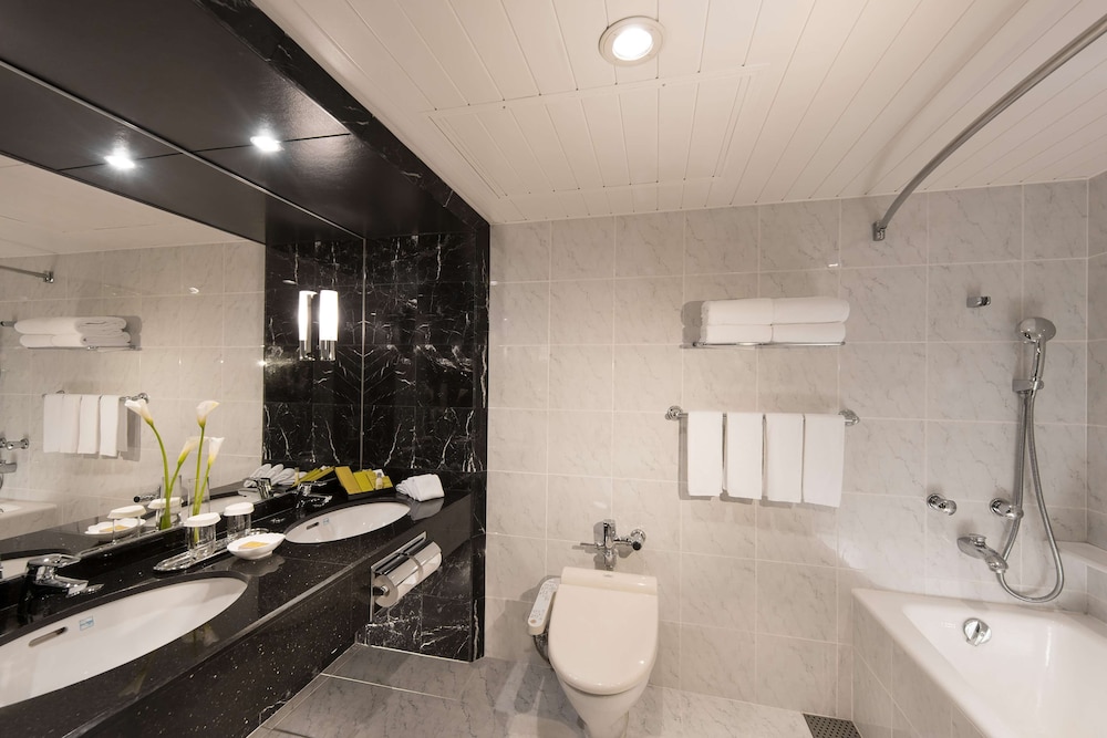 DoubleTree by Hilton Hotel Naha Shuri Castle 17/67
